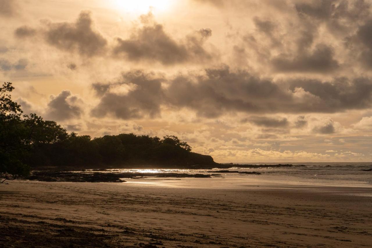 Capitan Suizo Beachfront Boutique Hotel Tamarindo Luaran gambar